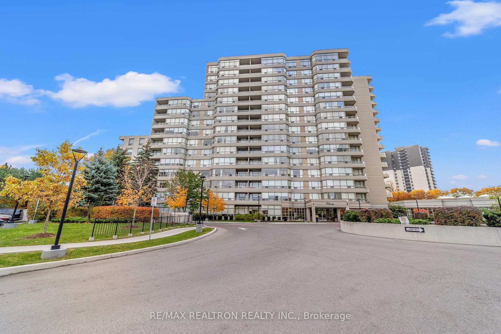 312 - 11 Townsgate Drive, Yorkhill, Vaughan 