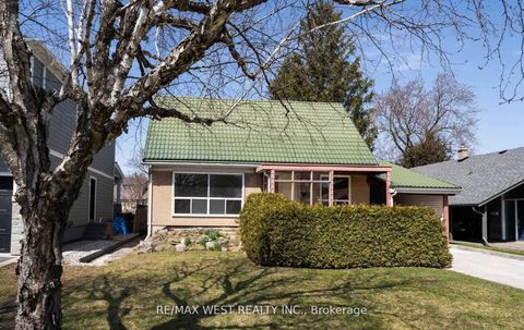 Photo 0 at 32 Broadleaf Road, Don Mills, Toronto