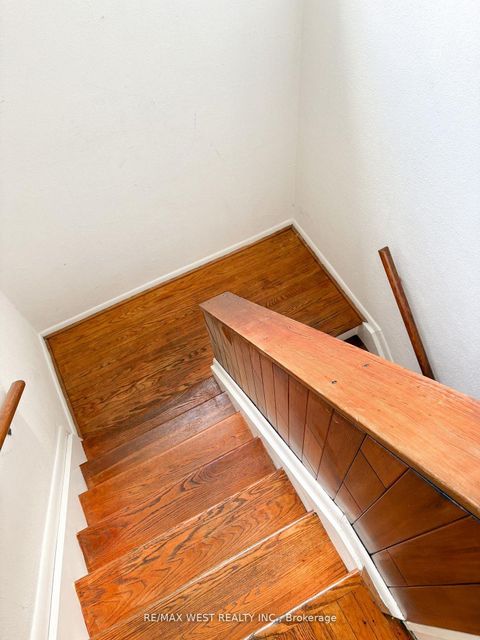 Photo 8 at 32 Broadleaf Road, Don Mills, Toronto