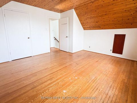 Photo 10 at 32 Broadleaf Road, Don Mills, Toronto