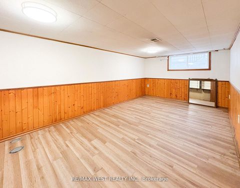 Photo 14 at 32 Broadleaf Road, Don Mills, Toronto