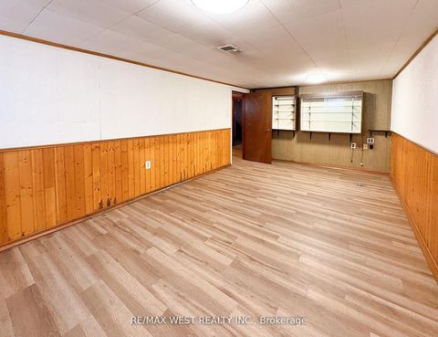 Photo 15 at 32 Broadleaf Road, Don Mills, Toronto