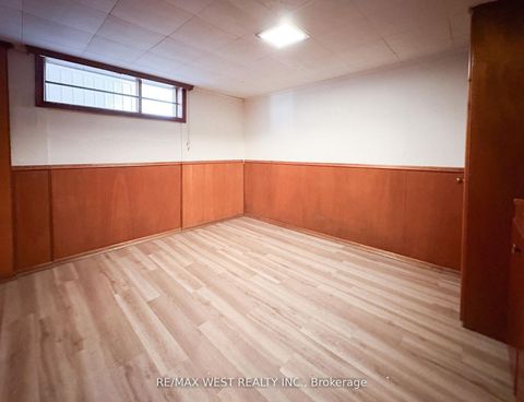 Photo 16 at 32 Broadleaf Road, Don Mills, Toronto