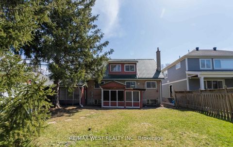 Photo 18 at 32 Broadleaf Road, Don Mills, Toronto