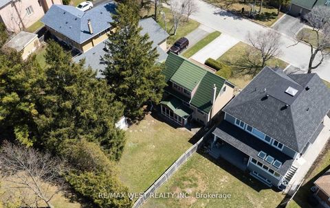 Photo 20 at 32 Broadleaf Road, Don Mills, Toronto