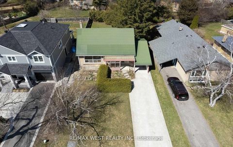 Photo 21 at 32 Broadleaf Road, Don Mills, Toronto