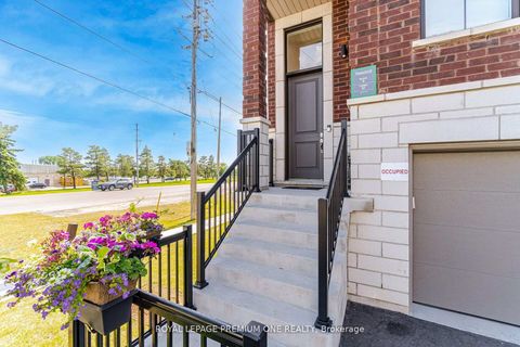 Photo 2 at 2 Seacoasts Circle, Maple, Vaughan