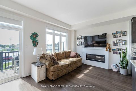 Photo 6 at 2 Seacoasts Circle, Maple, Vaughan