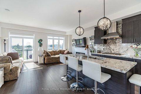 Photo 11 at 2 Seacoasts Circle, Maple, Vaughan