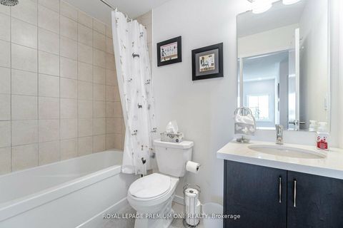 Photo 35 at 2 Seacoasts Circle, Maple, Vaughan