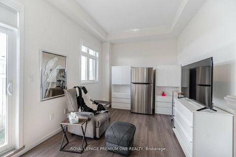 Photo 39 at 2 Seacoasts Circle, Maple, Vaughan