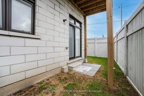 Photo 46 at 2 Seacoasts Circle, Maple, Vaughan