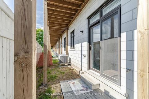 Photo 48 at 2 Seacoasts Circle, Maple, Vaughan