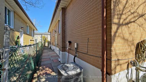 Photo 21 at 234 Sussex Avenue, Harding, Richmond Hill