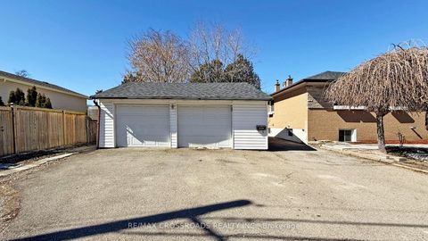 Photo 22 at 234 Sussex Avenue, Harding, Richmond Hill