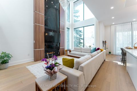 Photo 10 at 52 Wildwood Avenue, Oak Ridges Lake Wilcox, Richmond Hill