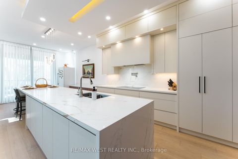 Photo 11 at 52 Wildwood Avenue, Oak Ridges Lake Wilcox, Richmond Hill