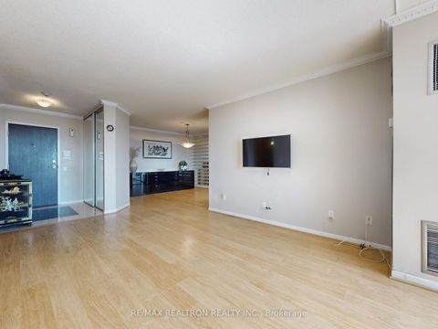 Photo 9 at 808 - 110 Promenade Circle, Brownridge, Vaughan