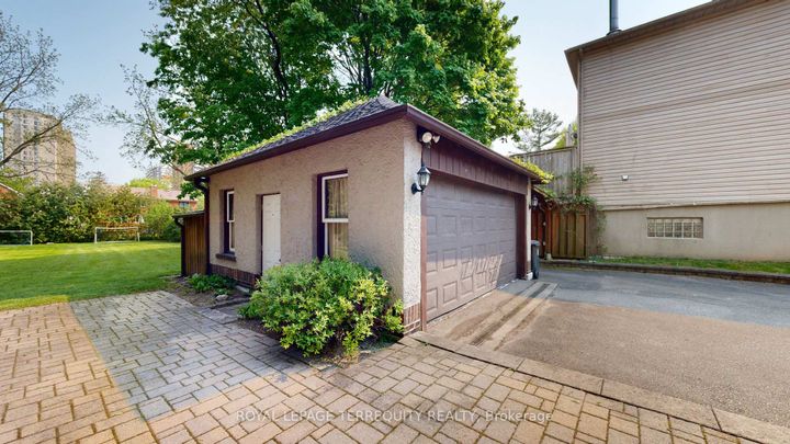 Photo 4 at 65 Burnhamthorpe Crescent, City Centre West, Toronto