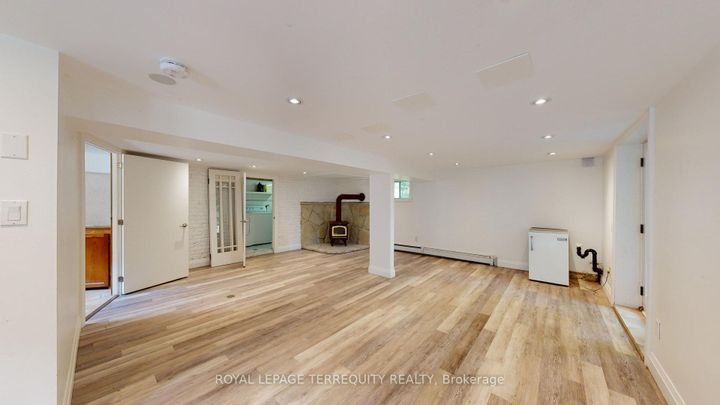 Photo 36 at 65 Burnhamthorpe Crescent, City Centre West, Toronto