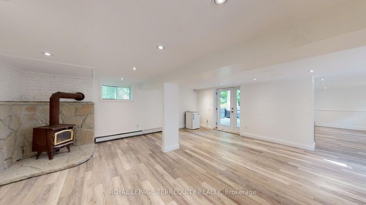 Photo 37 at 65 Burnhamthorpe Crescent, City Centre West, Toronto