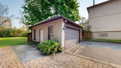 Photo 4 at 65 Burnhamthorpe Crescent, City Centre West, Toronto