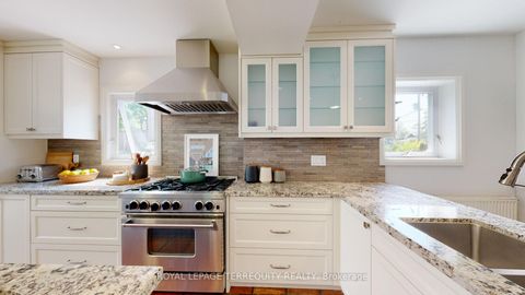 Photo 16 at 65 Burnhamthorpe Crescent, City Centre West, Toronto