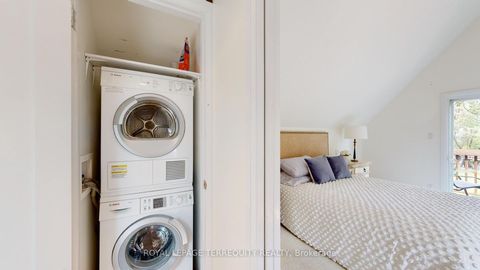 Photo 33 at 65 Burnhamthorpe Crescent, City Centre West, Toronto