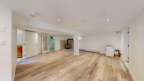 Photo 36 at 65 Burnhamthorpe Crescent, City Centre West, Toronto