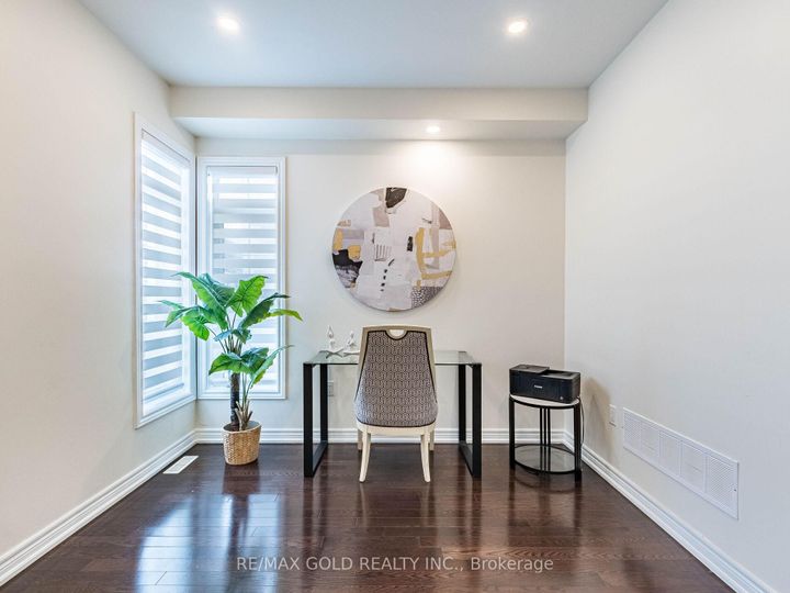 Photo 4 at 520 Veterans Drive, Northwest Brampton, Brampton