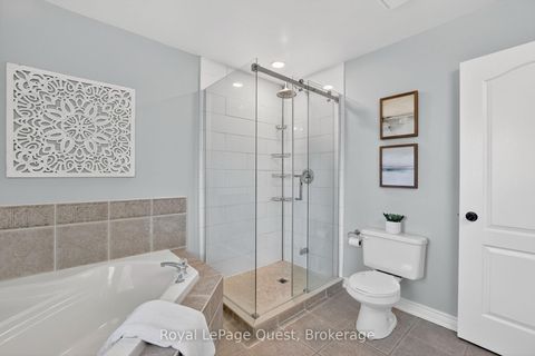 Photo 18 at 153 Woodbury Crescent, Summerhill Estates, Newmarket