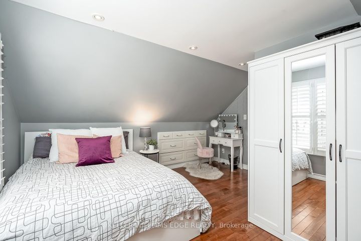 Photo 20 at 220 Townsend Avenue, LaSalle, Burlington