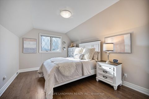 Photo 23 at 3 Old English Lane, Bayview Glen, Markham