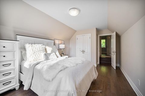 Photo 24 at 3 Old English Lane, Bayview Glen, Markham