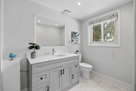 Photo 12 at 532 Park Road N, McLaughlin, Oshawa