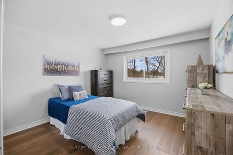Photo 16 at 532 Park Road N, McLaughlin, Oshawa