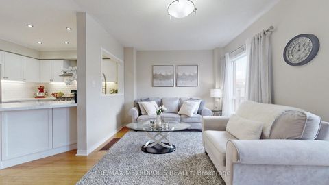 Photo 4 at 220 Deepsprings Crescent, Vellore Village, Vaughan