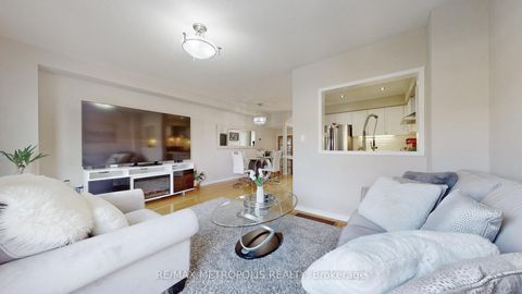 Photo 6 at 220 Deepsprings Crescent, Vellore Village, Vaughan