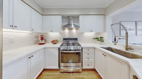 Photo 9 at 220 Deepsprings Crescent, Vellore Village, Vaughan