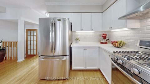 Photo 11 at 220 Deepsprings Crescent, Vellore Village, Vaughan