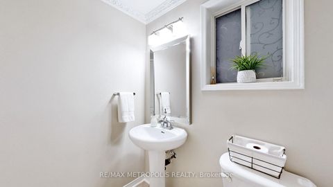 Photo 16 at 220 Deepsprings Crescent, Vellore Village, Vaughan