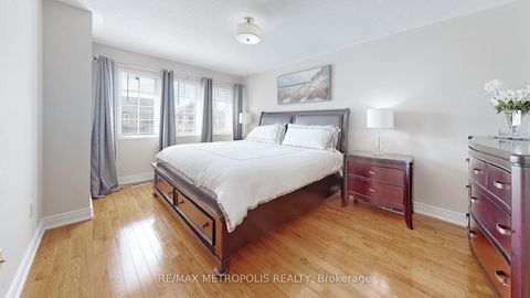 Photo 19 at 220 Deepsprings Crescent, Vellore Village, Vaughan