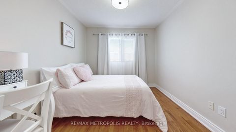 Photo 26 at 220 Deepsprings Crescent, Vellore Village, Vaughan