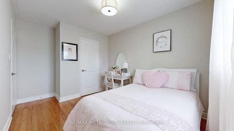 Photo 27 at 220 Deepsprings Crescent, Vellore Village, Vaughan