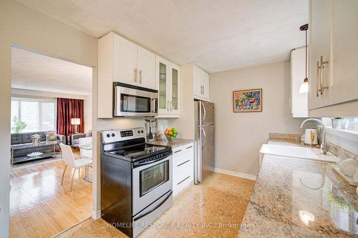 Photo 11 at 33 Groveland Crescent, Northgate, Brampton