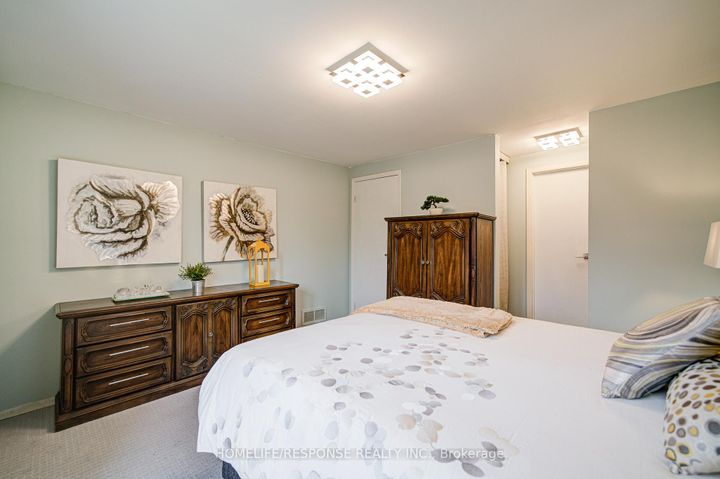 Photo 18 at 33 Groveland Crescent, Northgate, Brampton