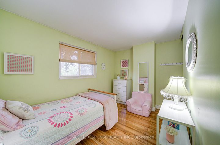 Photo 20 at 33 Groveland Crescent, Northgate, Brampton