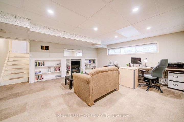 Photo 30 at 33 Groveland Crescent, Northgate, Brampton