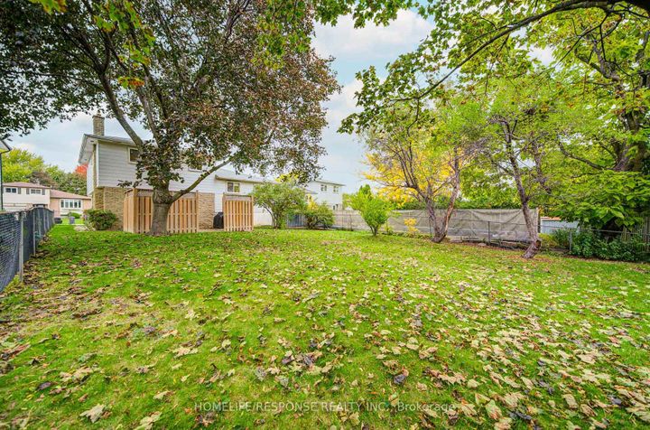 Photo 34 at 33 Groveland Crescent, Northgate, Brampton