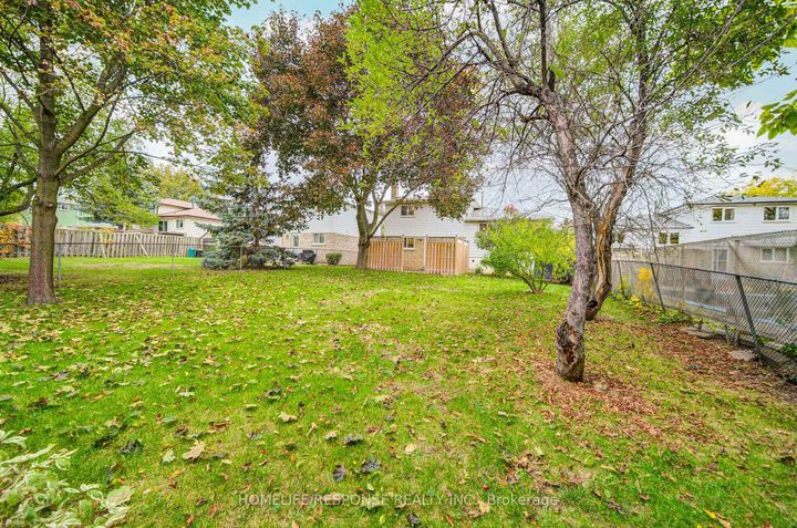 Photo 36 at 33 Groveland Crescent, Northgate, Brampton